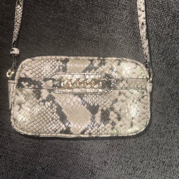 Steve Madden Snake Print Mini Crossbody Camera Bag Gold Chain Beige Black - Picture 6 of 15